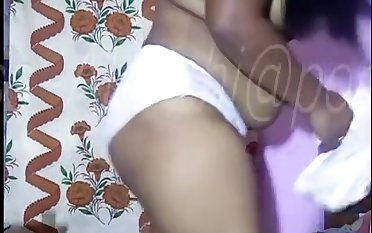 Sri Lankan - New Sex Video 2020 අලුත්ම එක,කොල්ලට යවපු වීඩියෝ එක ලීක් වෙලා